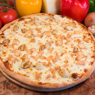 Garlic Chicken Alfredo Pizza